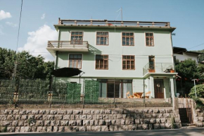 22 - The Old Workshop with fired wood hot tub, Tolmin